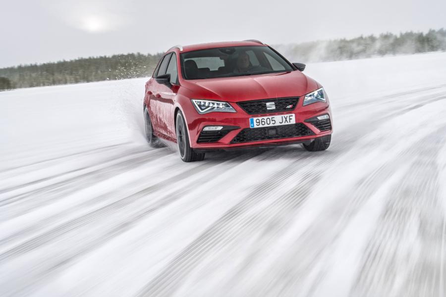  Seat Leon ST Cupra 300 2017 года  (WW) (фото 14 из 49)